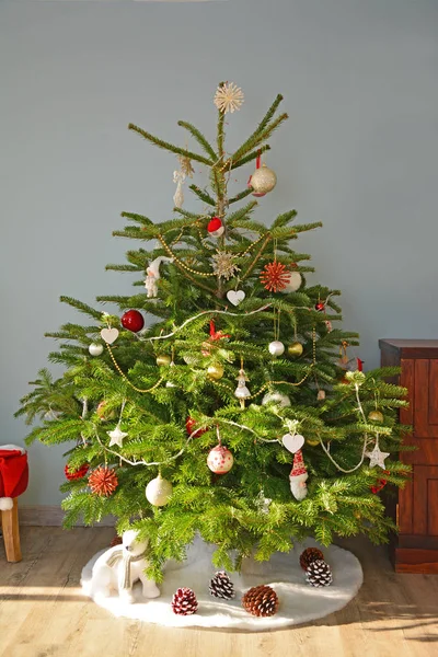 Weihnachtsbaum im europäischen Stil — Stockfoto