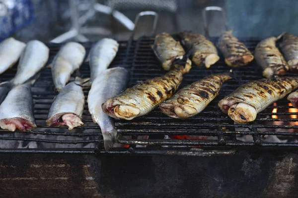 Kızarmış ringa balığı ızgara