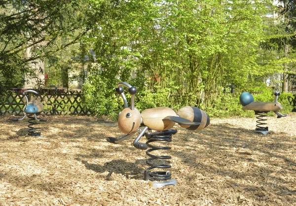 公園の木製動物の遊具 — ストック写真