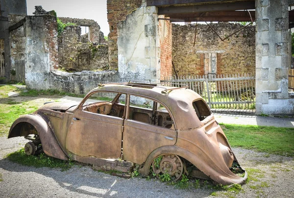 Carros Destruídos Durante Segunda Guerra Mundial Oradour Sur Glane Limousin — Fotografia de Stock