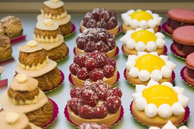 Ahududu tartlets limon Fransızca macaroons