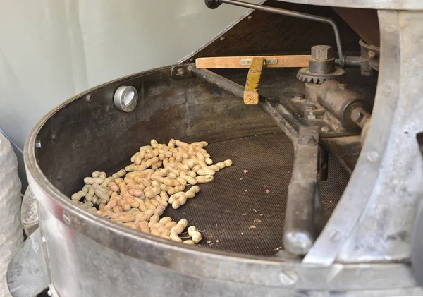 Roasted peanuts in an old machine-oven — Stock Photo, Image