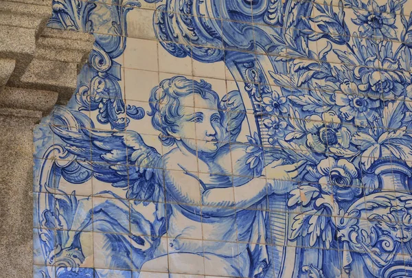 Typowe, stare płytki, Portugalii, detal klasyczne ceramicznych płytek azulejo — Zdjęcie stockowe