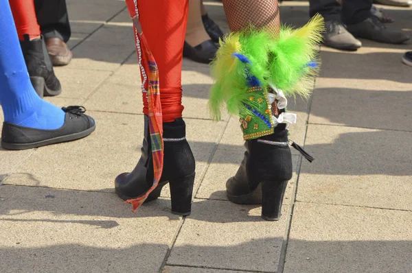 Женские ноги на каблуках — стоковое фото