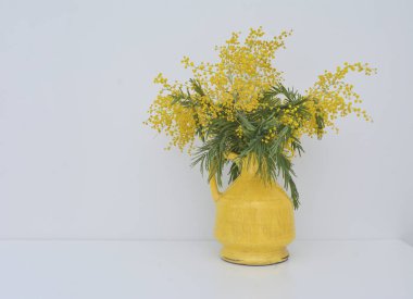 vintage Mimoza buket sarı vazo kırık