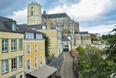 Le mans Ortaçağ şehrin panoramik görünümü ve Saint Julien Katedrali