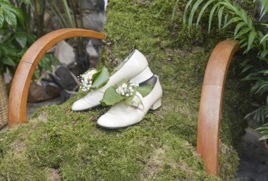 Düğün vintage ayakkabılar kürsüye bir koltuk