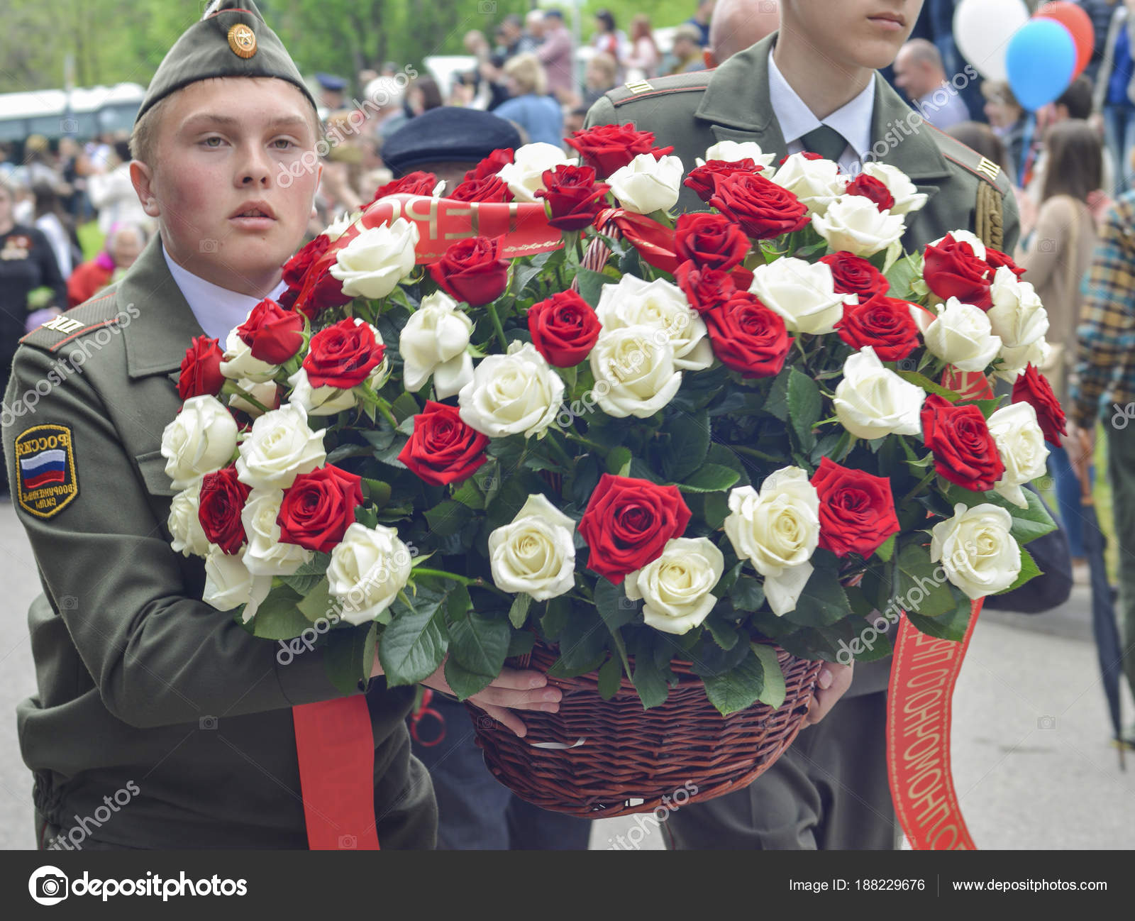 Возложить цветы к Возложить цветы к