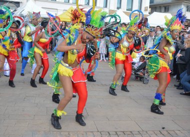 Le Mans, Fransa - 22 Nisan 2017: Festival Avrupa Caz dans merkezindeki kostümleri Karayip kadınlar