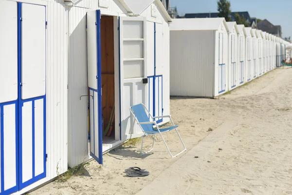 Casas de madera en las cabañas de baño de la costa del océano —  Fotos de Stock