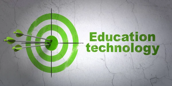 Bildungskonzept: Ziel- und Bildungstechnologie auf Wandhintergrund — Stockfoto