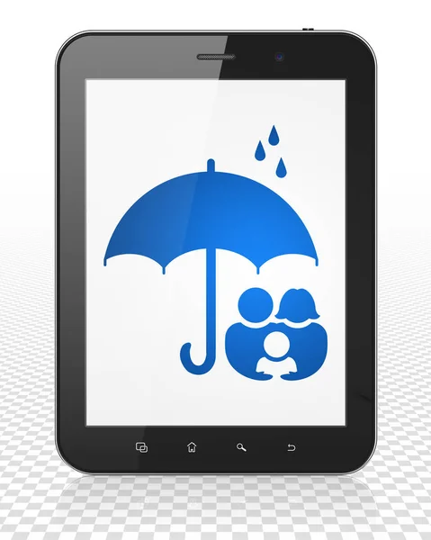 Koncepce ochrany: Tablet Pc počítač s rodinou a deštník na displeji — Stock fotografie