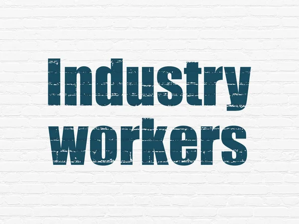 Branchenkonzept: Industriearbeiter vor dem Hintergrund der Wand — Stockfoto