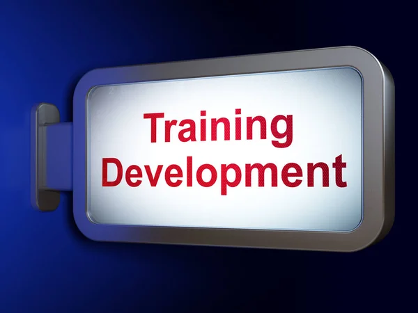 Концепция обучения: Развитие тренинга на фоне рекламного щита — стоковое фото