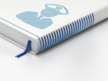 Hukuk kavramı: kapalı kitap, beyaz zemin üzerine polis