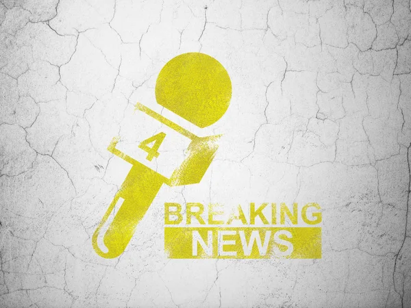 News concept: Breaking News And Microphone σε φόντο τοίχου — Φωτογραφία Αρχείου