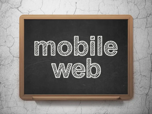 Концепция веб-дизайна: Mobile Web на фоне доски — стоковое фото