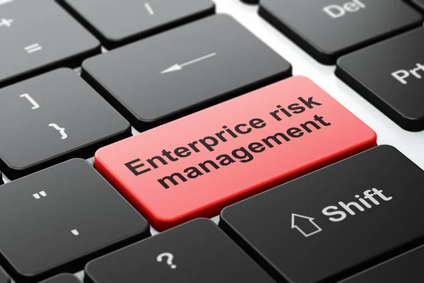 Koncepcja finansowania: Zarządzanie ryzykiem Enterprice na tle klawiatury komputera — Zdjęcie stockowe