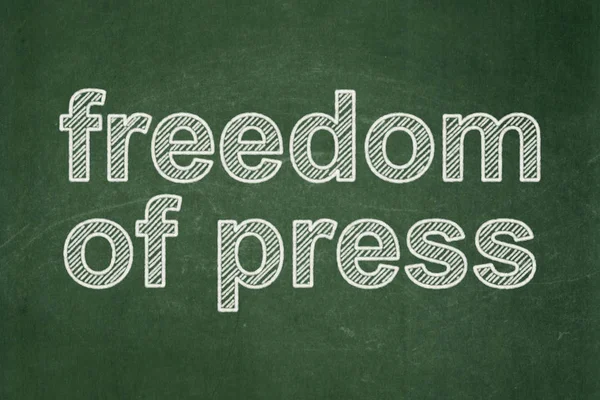 Politisches Konzept: Pressefreiheit auf Kreidetafel — Stockfoto