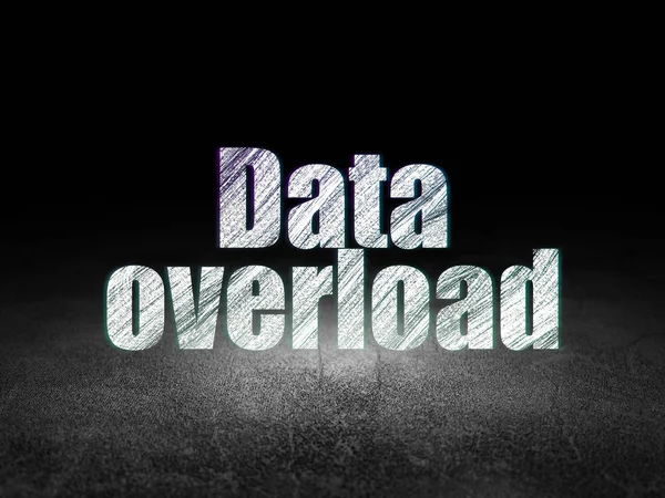 Informationskonzept: Datenüberlastung im Grunge Dark Room — Stockfoto