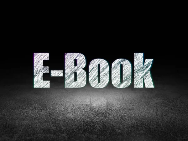 Conceito de estudo: E-Book no quarto escuro grunge — Fotografia de Stock