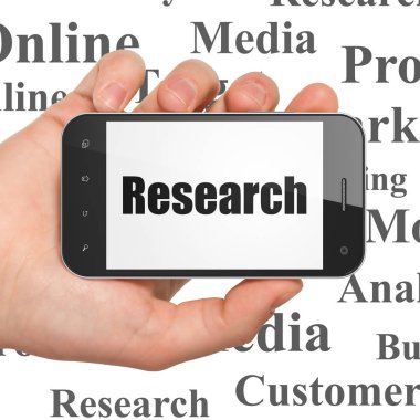 Reklam kavramı: el Holding Smartphone ile görüntü üzerinde araştırma