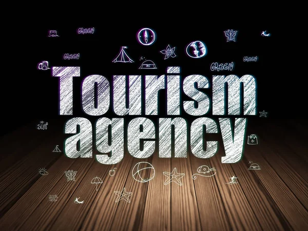 Концепция туризма: Туристическое агентство в гранж темной комнате — стоковое фото