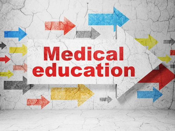 Studera begrepp: pil med medicinsk utbildning på grunge vägg bakgrund — Stockfoto