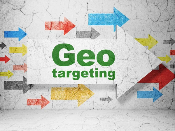 Concepto financiero: flecha con Geo Targeting en el fondo de la pared grunge —  Fotos de Stock