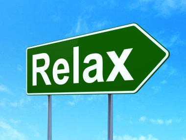 Tatil kavramı: Relax yol işareti arka plan üzerinde
