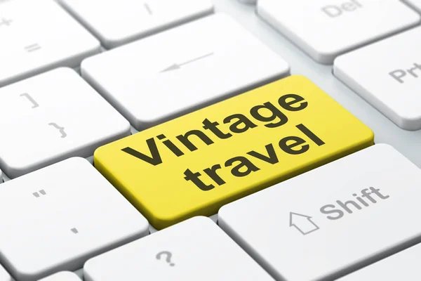 Concept de voyage : Vintage Travel sur fond de clavier d'ordinateur — Photo