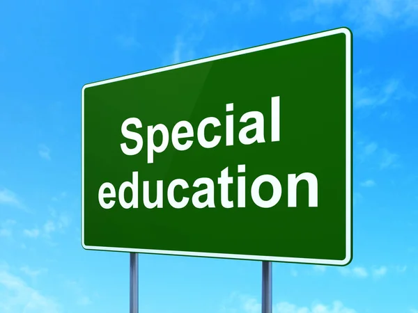 Eğitim kavramı: özel eğitim yol işareti arka plan üzerinde — Stok fotoğraf