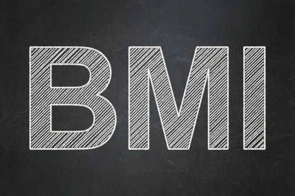 Sağlık kavramı: BMI kara tahta arka plan üzerinde