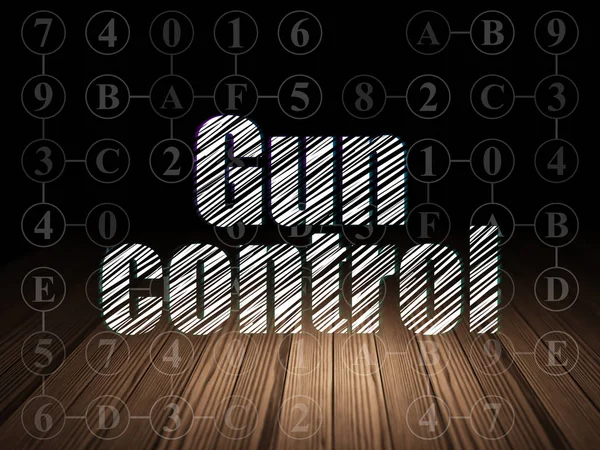 Bezpečnostní koncepce: kontrola zbraní v temné místnosti grunge — Stock fotografie