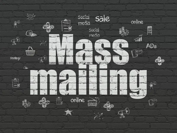 Concepto publicitario: Mailing masivo sobre fondo de pared —  Fotos de Stock
