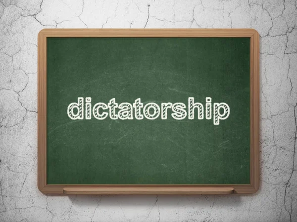 Політична концепція: диктатура на фоні крейдяної дошки — стокове фото