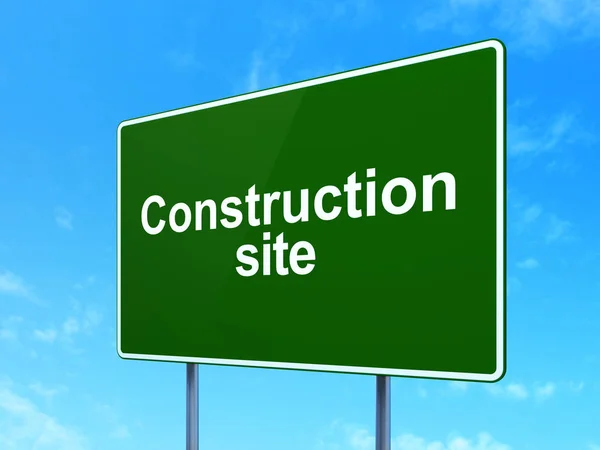 Conceito de construção: canteiro de obras em fundo sinal de estrada — Fotografia de Stock