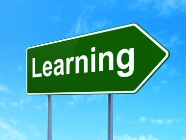 Eğitim kavramı: yol işareti arka plan üzerinde öğrenme