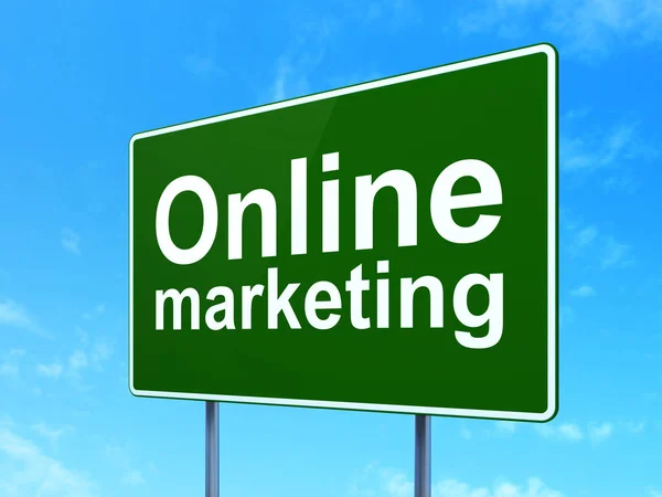 Advertising concept: Online Marketing on road sign background — Stock Photo, Image