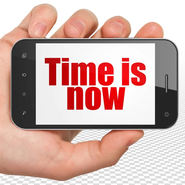 Έννοια του χρόνου: το χέρι εκμετάλλευση Smartphone με το χρόνο είναι τώρα στην οθόνη — Φωτογραφία Αρχείου