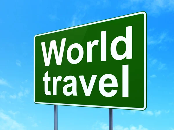 Concepto de vacaciones: World Travel en el fondo de la señal de tráfico — Foto de Stock