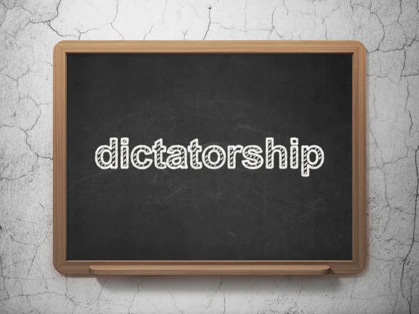 Концепція політики: диктатура на фоні крейдяної дошки — стокове фото