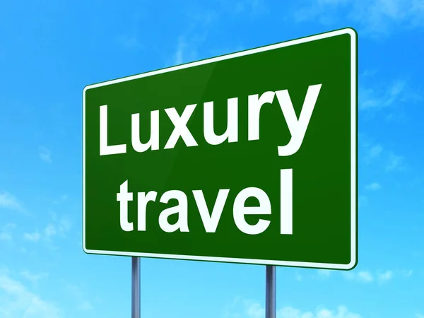 Tourismuskonzept: Luxusreisen auf Verkehrsschildern — Stockfoto