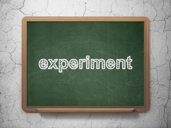 Science-concept: Experiment met schoolbord achtergrond — Stockfoto