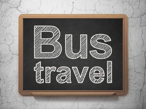 旅游概念： 黑板背景上的公交车旅行 — 图库照片