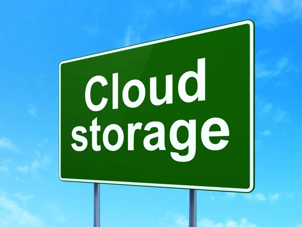 Concetto di protezione: Cloud Storage su sfondo cartello stradale — Foto Stock