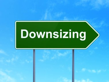 İş kavramı: yol işareti arka plan üzerinde küçülme