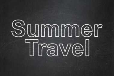 Tatil kavramı: Kara tahta zemin üzerine yaz seyahat