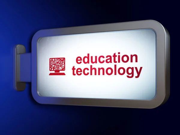 Concept d'étude : Technologie de l'éducation et ordinateur PC sur fond de panneau d'affichage — Photo