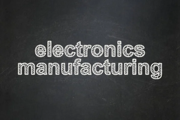 Manufacuring concept: elektronica productie op schoolbord achtergrond — Stockfoto
